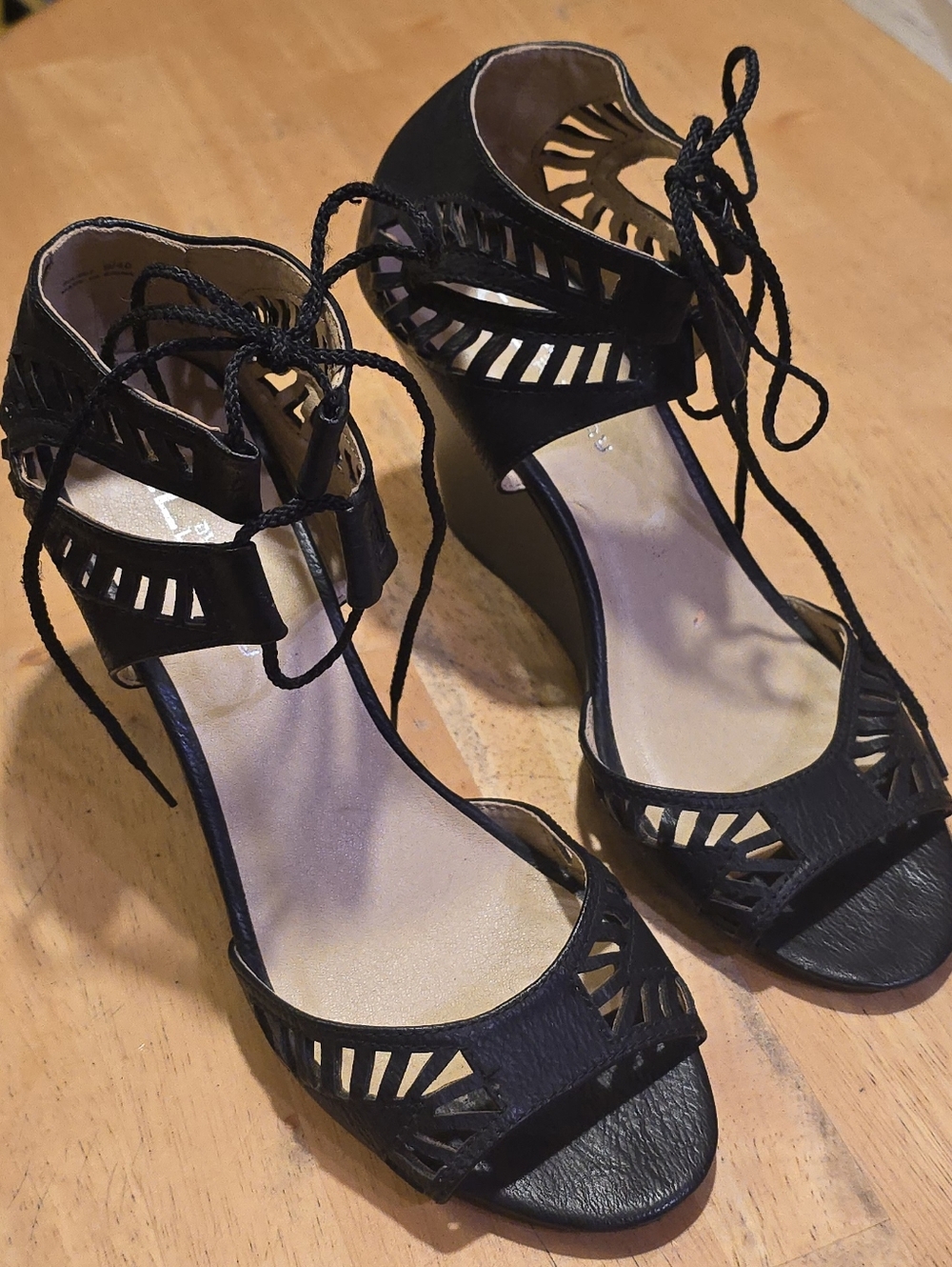 Chinese Laundry Sun Wedge Sandals Lace-Up Cutout Size 9 NWT